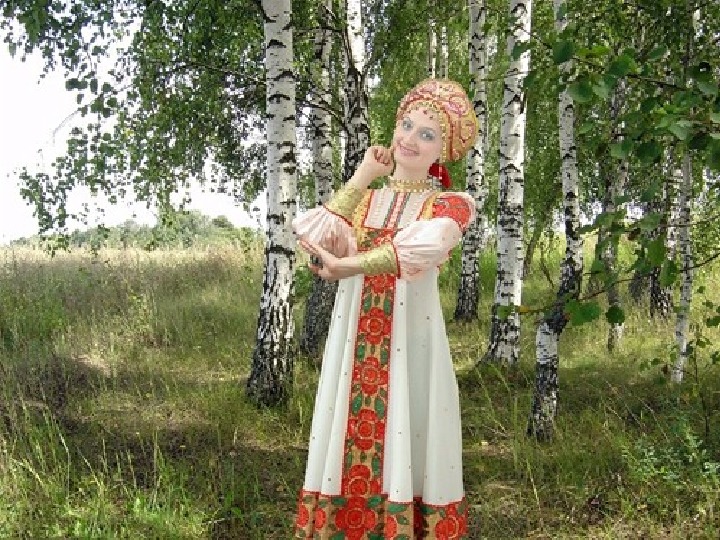 Русская девочка возле березы