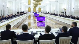 Путин поручил организовать конкурс "Наставник года"