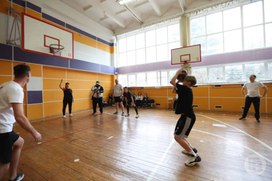 Депутаты предложили ввести в школах единую спортивную форму в цветах российского флага