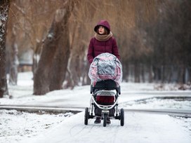 В Совфеде предложили отменить лимит на стаж по уходу за детьми