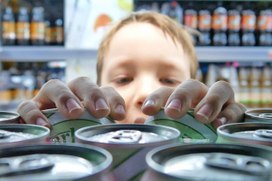 Госдума приняла закон о введении штрафов за продажу энергетиков детям