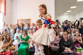 Родители рассказали, сколько денег потратили на выпускной и наряды для детей в этом году