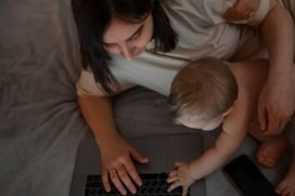 Беременным и матерям детей до трех лет хотят разрешить работать удаленно