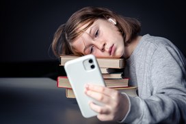 ЮНЕСКО рекомендует школам наложить запрет на использование смартфонов