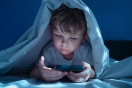 В Минпросвещения обсуждают запрет на использование смартфонов детям