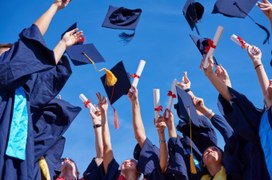 9% считают, что выпускники вузов легко могут найти работу