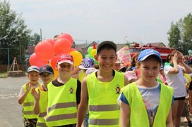 В селе Десятово Томской области учащиеся провели шествие в защиту местной школы
