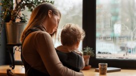 Подписан закон о запрете увольнять одиноких родителей с детьми до 16 лет