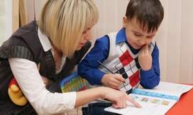 Минпросвещения создаст единый подход к надбавкам за тьюторство и работу с детьми с ОВЗ