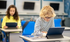 Минпросвещения включило в школьную программу первый учебник по ИИ