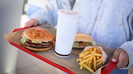 Общество В России предложили ввести ограничения на продажу фастфуда детям