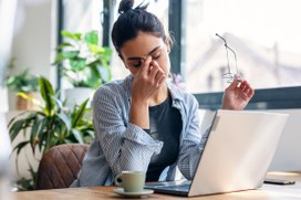 Ученые выяснили, что взрослые начинают мыслить по-детски при перегрузке рабочей памяти