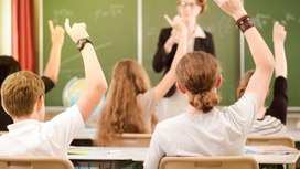 Молодым учителям и воспитателям Подмосковья поднимут оклады с 1 января