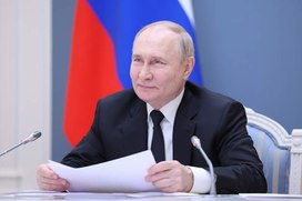 Путин поручил выпускать больше телепрограмм о многодетных семьях