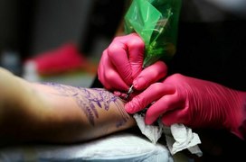 В Госдуме предлагают запретить татуировки подросткам