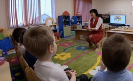 Путин поручил продлить работу детских садов