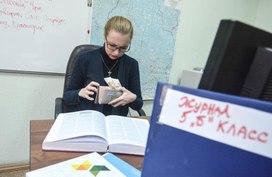Минпросвещения не будет снижать зарплату учителям за агрессию к учащимся