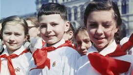 Какую форму носили советские школьники?