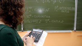 Учителя получат выплату за классное руководство до Дня учителя