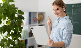 Минцифры выдаст учителям в регионах планшеты