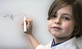 Десятилетний мальчик ведет лекции