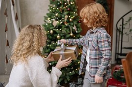 Родители стали экономить на новогодних подарках для детей