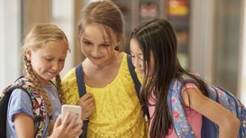 Испания и Греция готовятся запретить соцсети для подростков