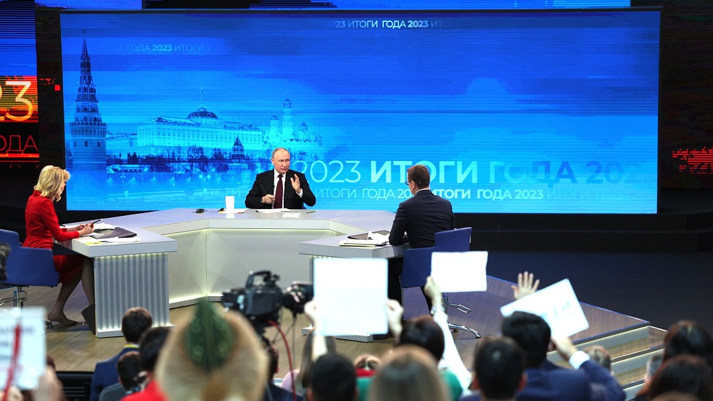 Путин объяснил необходимость единого учебника истории