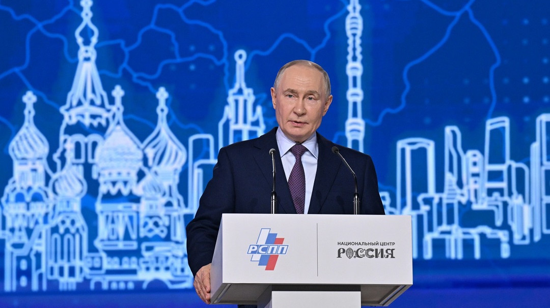 Владимир Путин поручил сократить «бумажную нагрузку» на врачей и педагогов