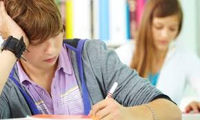 Почти половина школьников выбирают колледжи из-за нежелания сдавать ЕГЭ