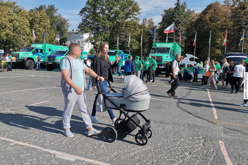 В роддоме Петербурга бесплатно выделяют нянь многодетным семьям