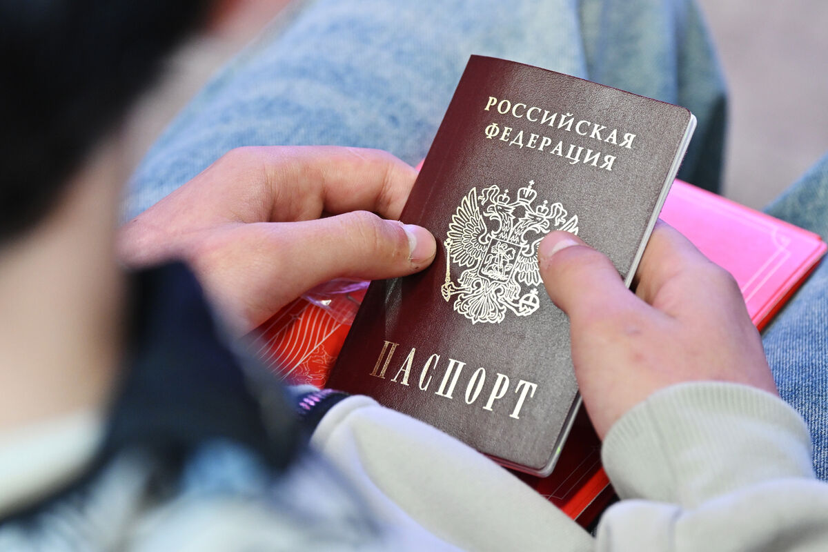 Госдума снизила до 14 лет возраст, в котором нужно принести присягу гражданина РФ