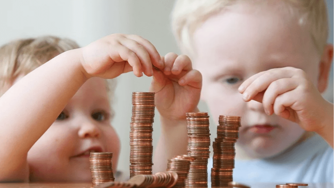 Россияне могут получить 10 тысяч рублей на взрослых детей