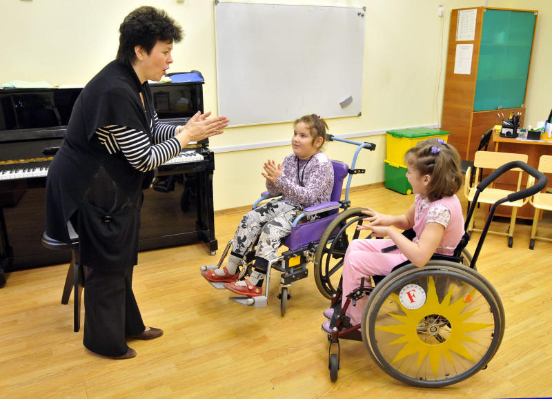 Родители детей-инвалидов столкнулись с проблемой подбора учебных заведений для своих детей