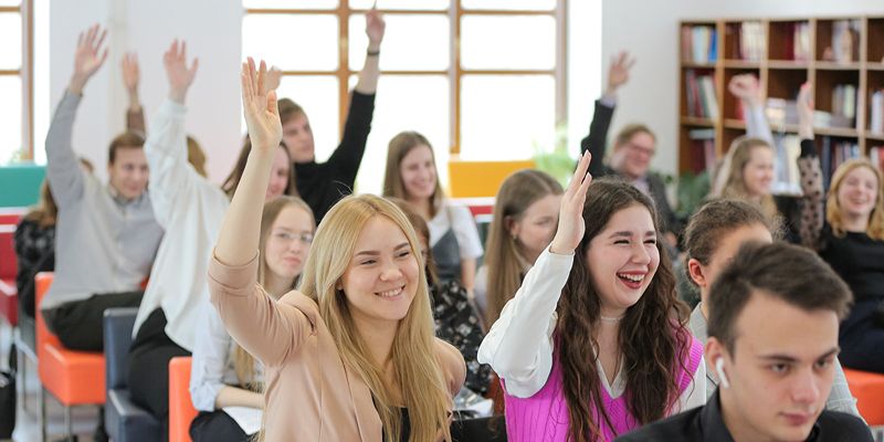 В Якутске планируют установить стипендии для выпускников педагогических классов