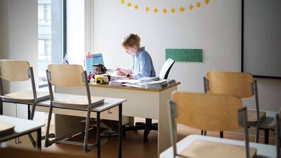 Почти половина учителей не ощутила снижения бюрократической нагрузки