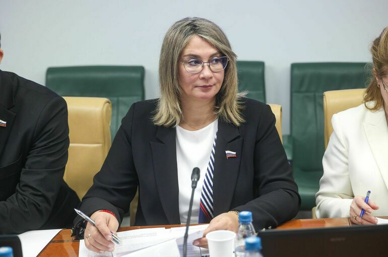 Сенатор призвала учить молодых педагогов предотвращать конфликты в школах