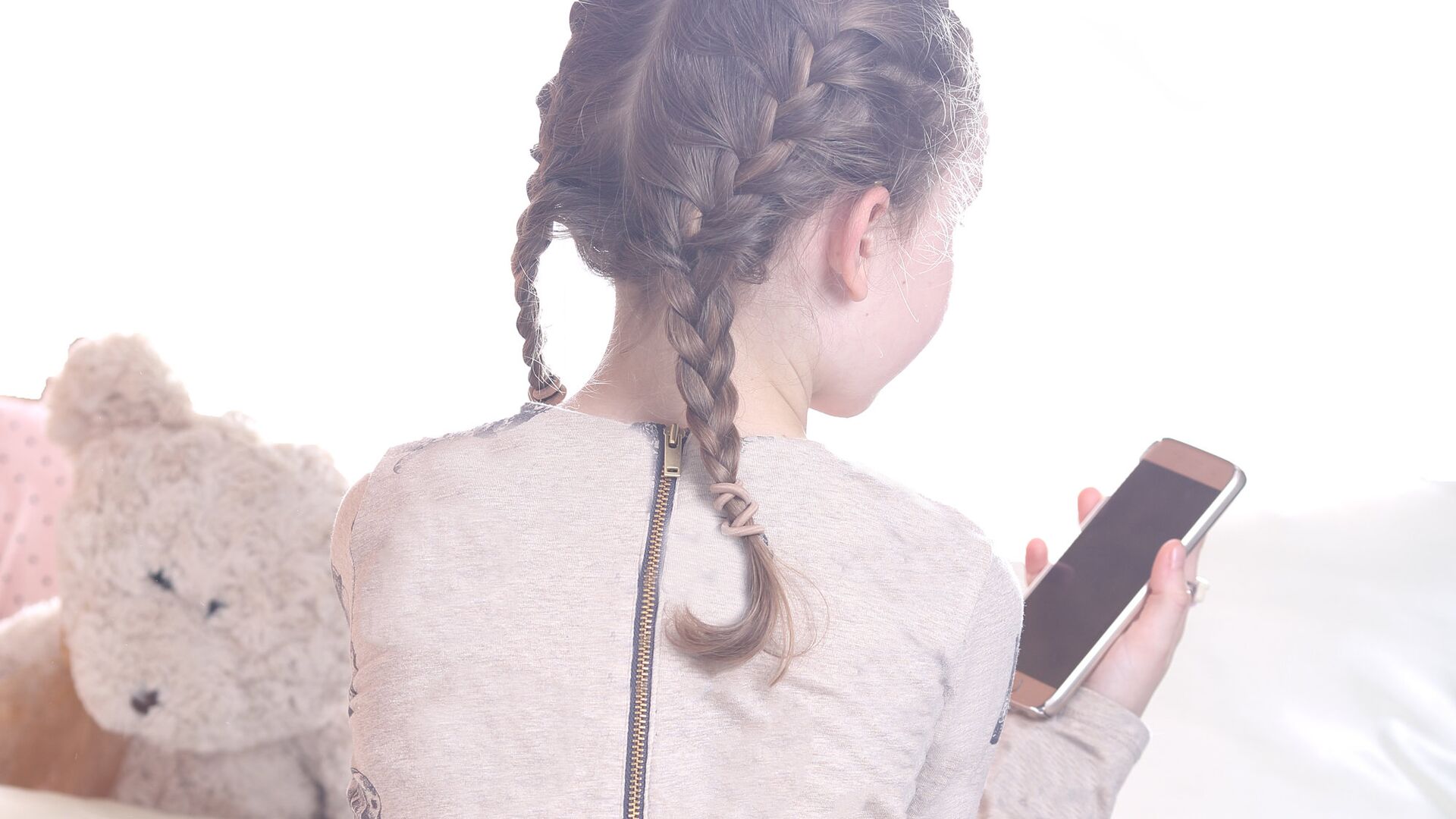 В Казахстане хотят запретить детям создавать аккаунты в соцсетях