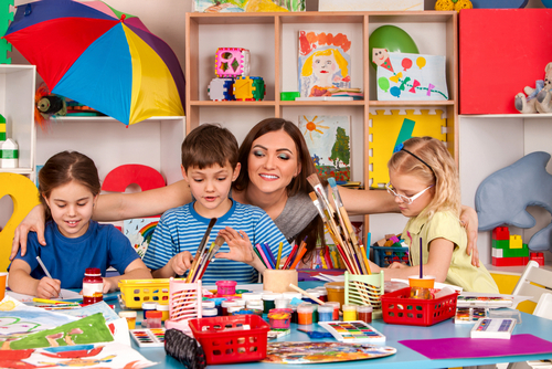 В Совфеде заявили, что родительству нужно «учиться с детского сада»