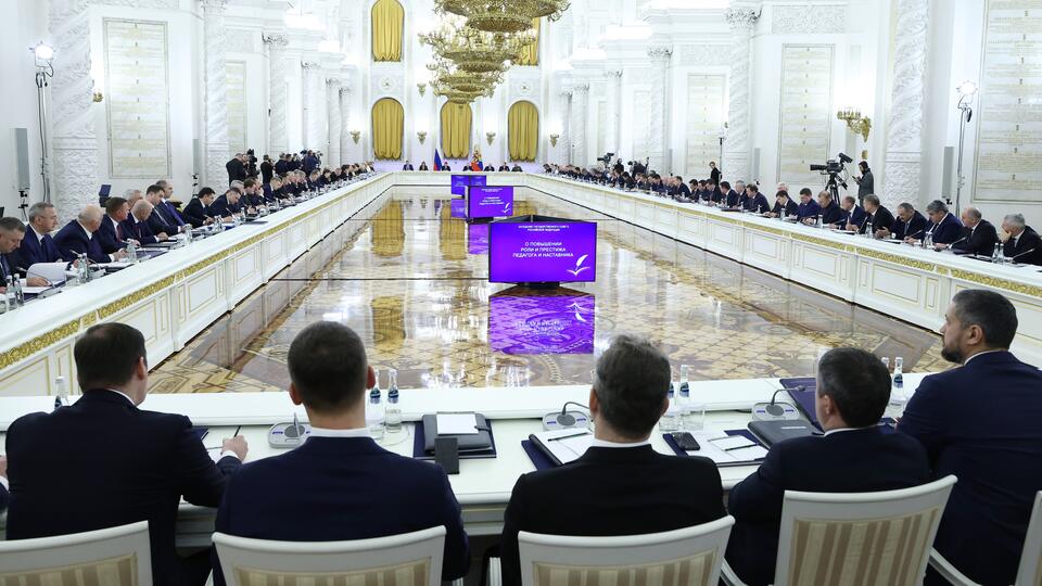 Путин поручил организовать конкурс "Наставник года"