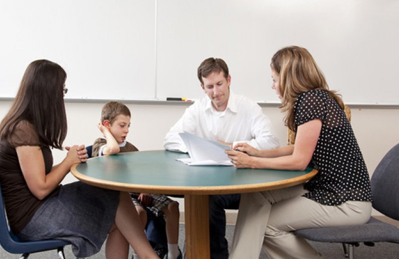 Как родителям правильно общаться с учителем ребенка и почему это важно