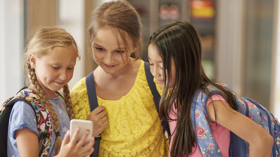 Испания и Греция готовятся запретить соцсети для подростков