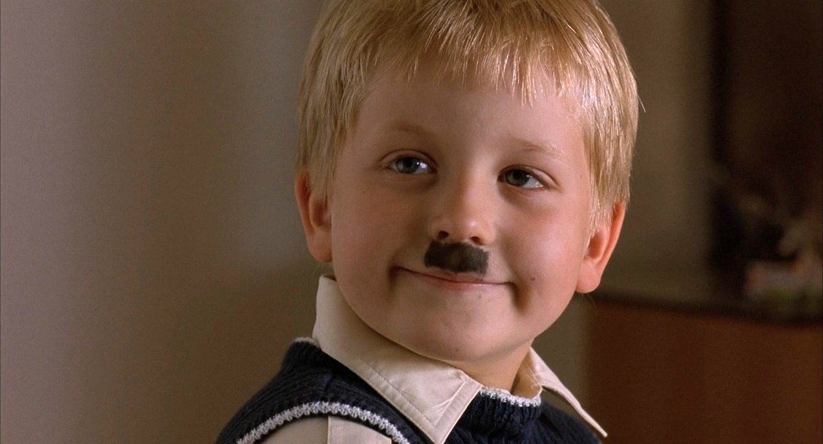 Итальянский мальчик надел на праздник костюм Гитлера