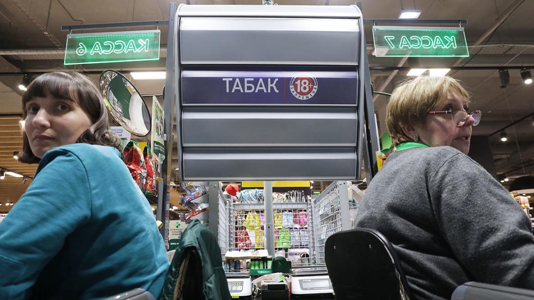 В России вводят уголовную ответственность за повторную продажу сигарет, вейпов и кальянов детям