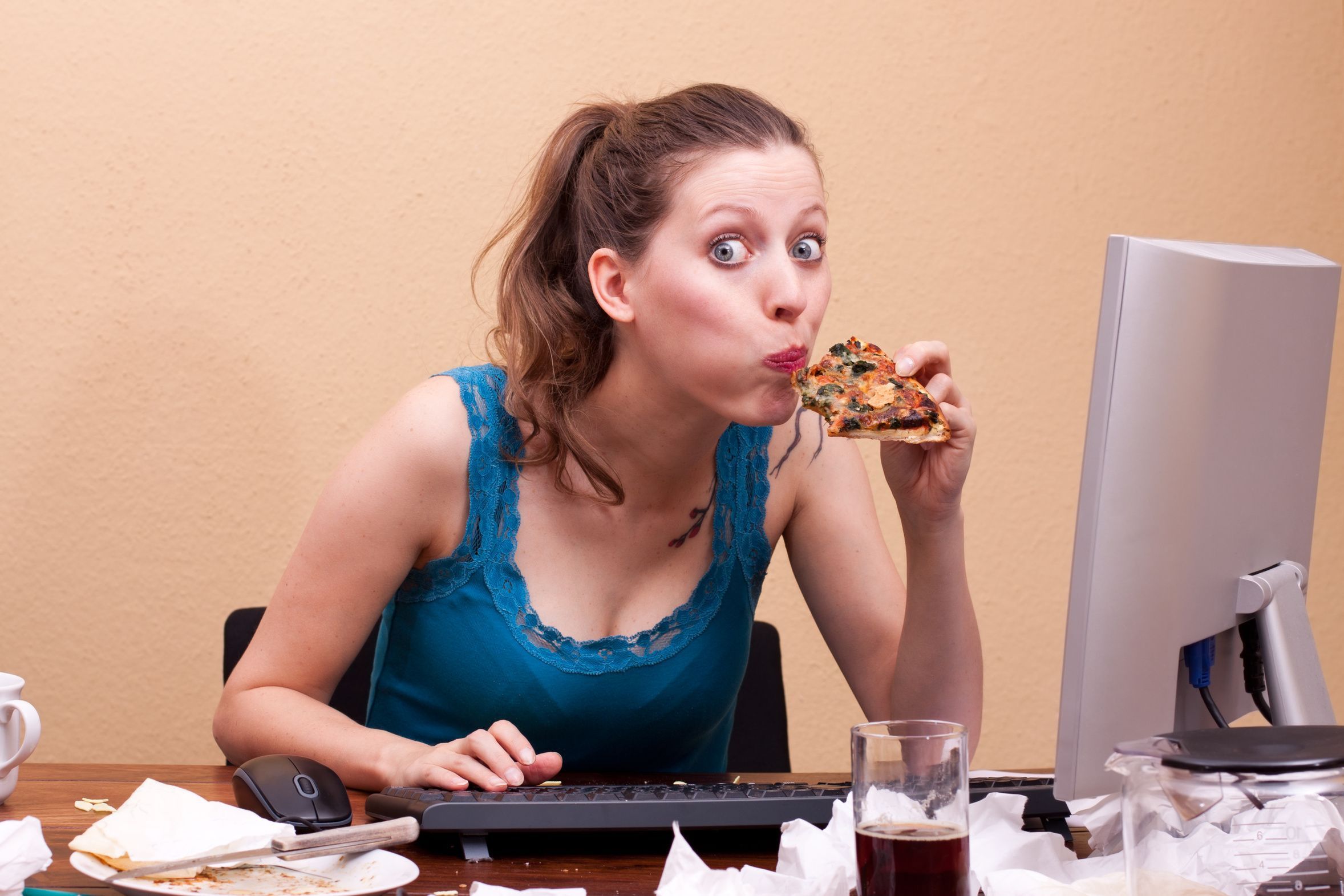 Полезные советы, как не набрать вес при работе из дома