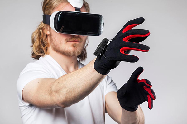 VR-перчатка, которая позволяет ощущать объекты