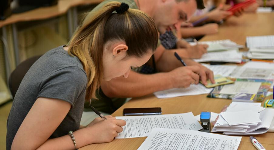 Средний конкурс в педагогические вузы составил 10 человек на место