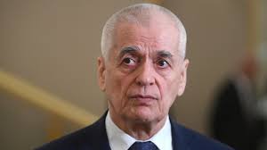 Онищенко рассказал, до какого возраста нельзя давать ребенку телефон