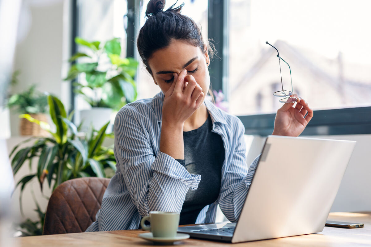 Ученые выяснили, что взрослые начинают мыслить по-детски при перегрузке рабочей памяти