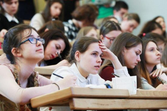 Вузам хотят запретить устанавливать слишком низкие цены на платное обучение